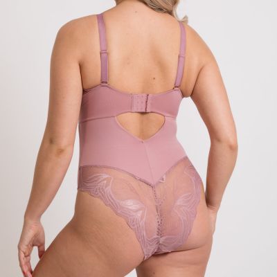 Scantilly by Curvy Kate Indulgence in Lace -pitsibody Dusty Rose Kaaritueton body säädettävillä olkaimilla E-L-kuppikolle S/36-38 - 3XL/56-58 ST-010-704-DUR