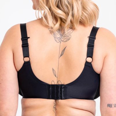 Curvy Kate Smoothie UW Spacer -rintaliivit Black Kaarituettu, saumaton ja sileä t-paitaliivi muunneltavilla olkaimilla. 65-105, E-M CK-072-104-BLK